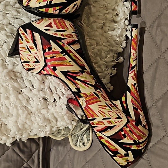 Alba Platform Heels - Picture 12 of 16